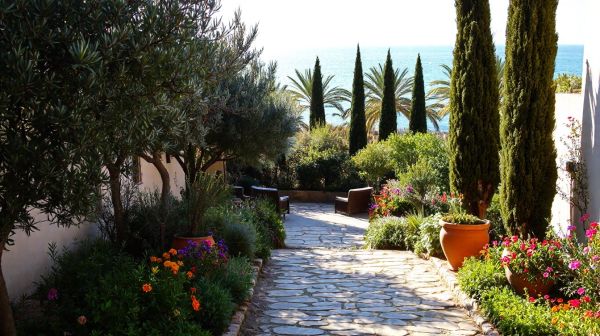 Transformez votre espace extérieur avec un paysagiste à Porto-Vecchio